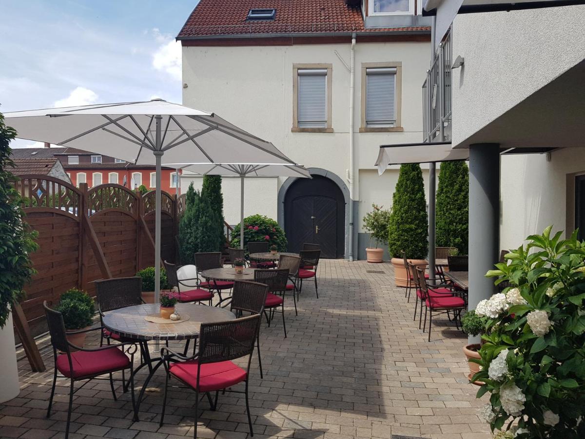 Hotel-Restaurant Pfaelzer Hof Эденкобен Экстерьер фото