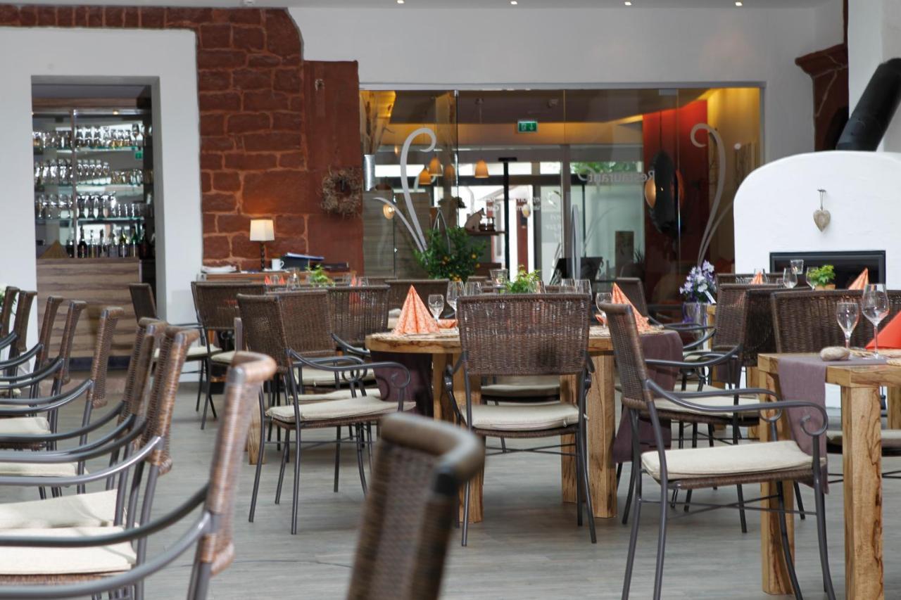 Hotel-Restaurant Pfaelzer Hof Эденкобен Экстерьер фото