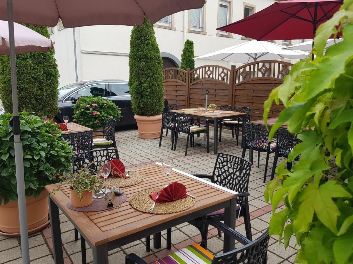 Hotel-Restaurant Pfaelzer Hof Эденкобен Экстерьер фото