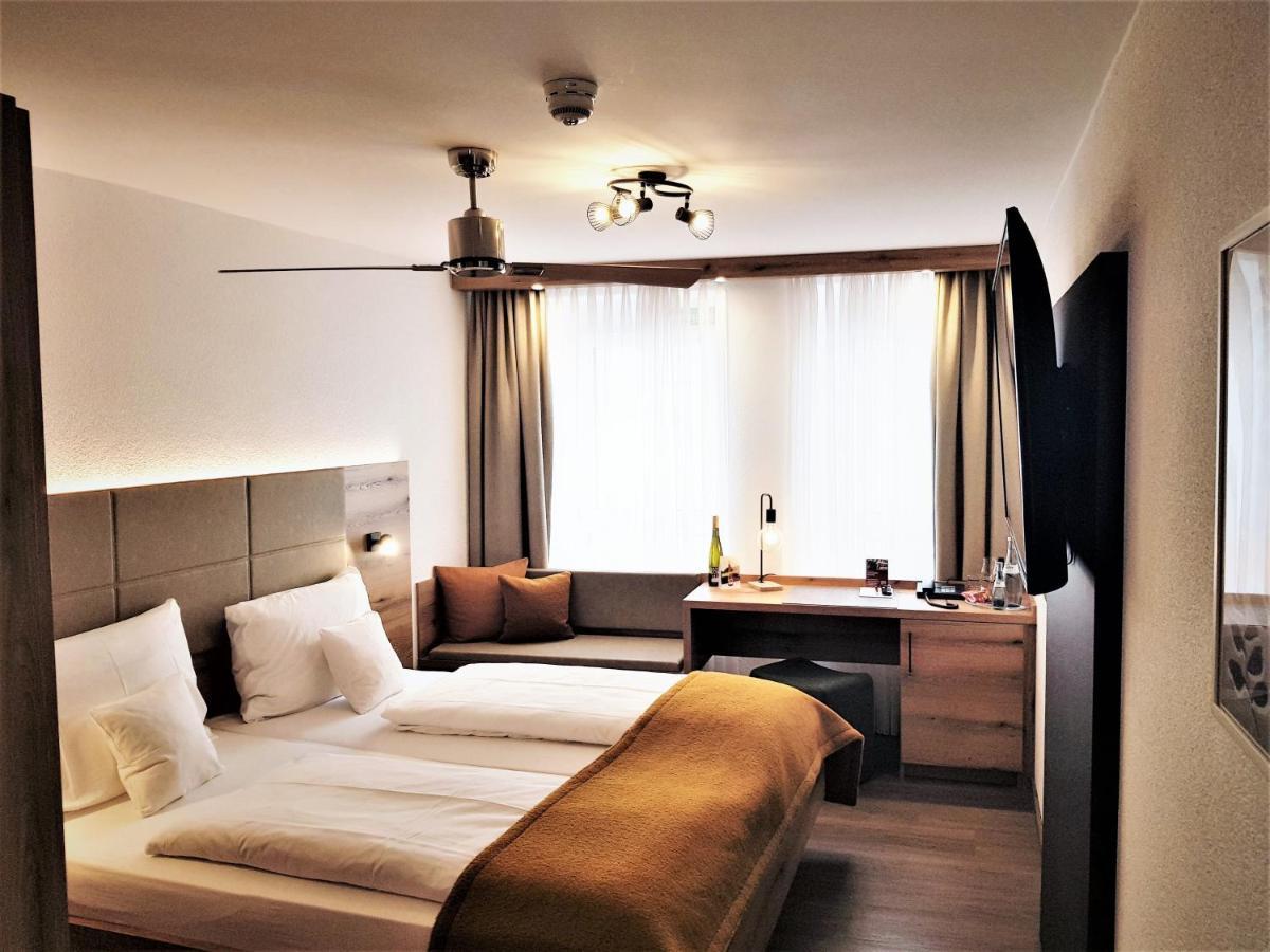 Hotel-Restaurant Pfaelzer Hof Эденкобен Экстерьер фото