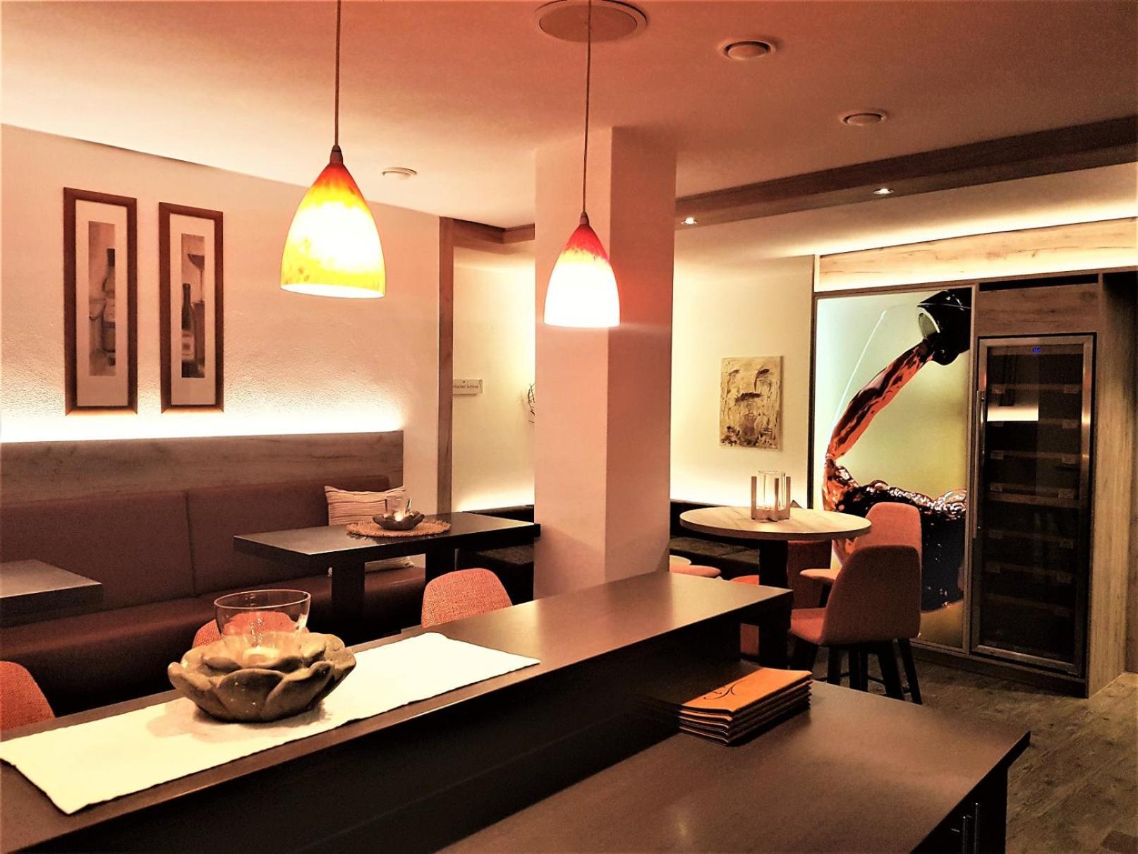 Hotel-Restaurant Pfaelzer Hof Эденкобен Экстерьер фото