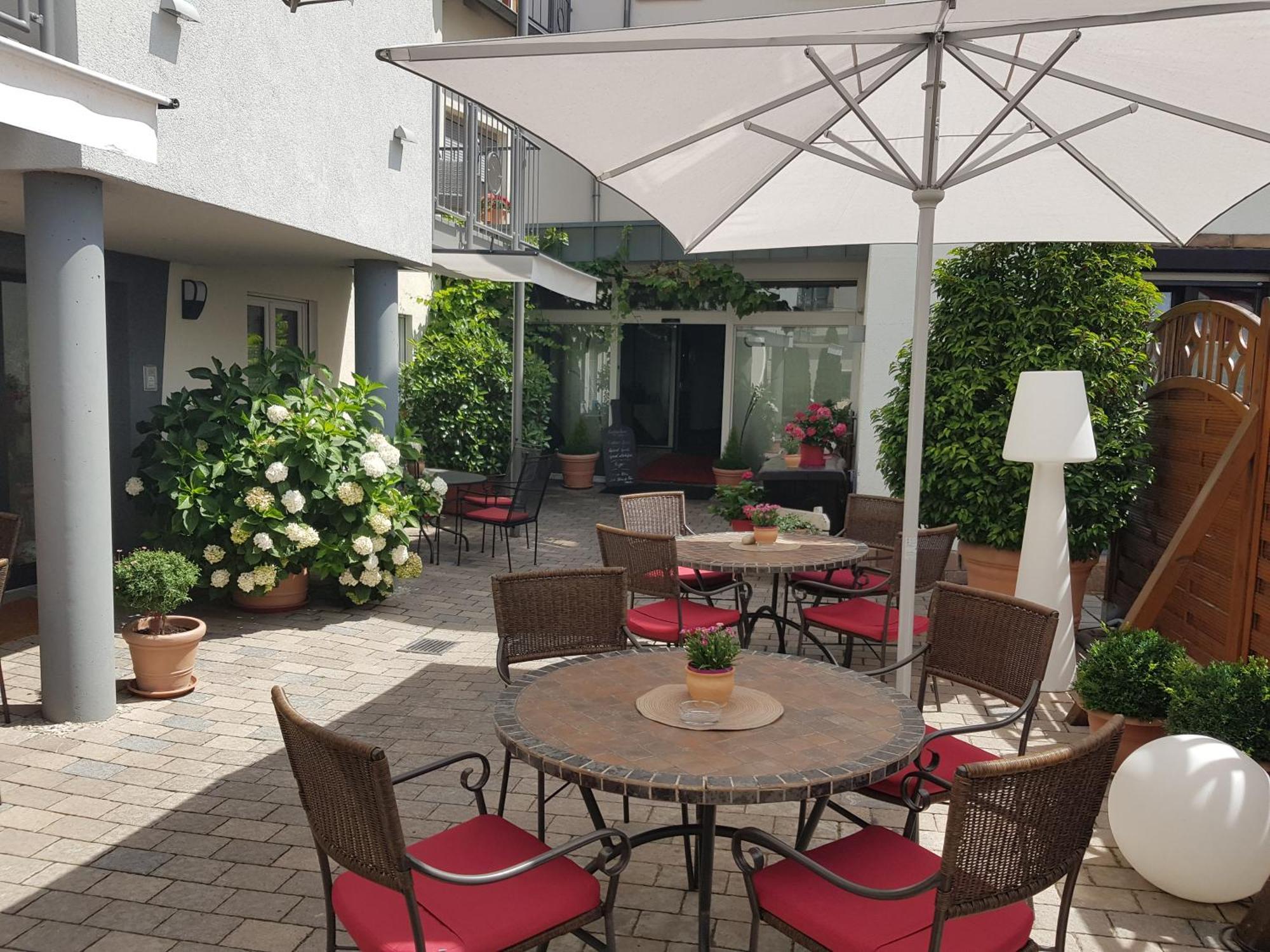 Hotel-Restaurant Pfaelzer Hof Эденкобен Экстерьер фото