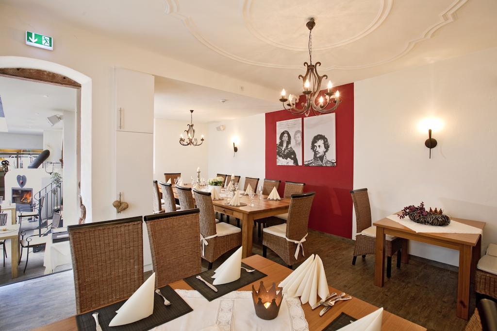 Hotel-Restaurant Pfaelzer Hof Эденкобен Экстерьер фото