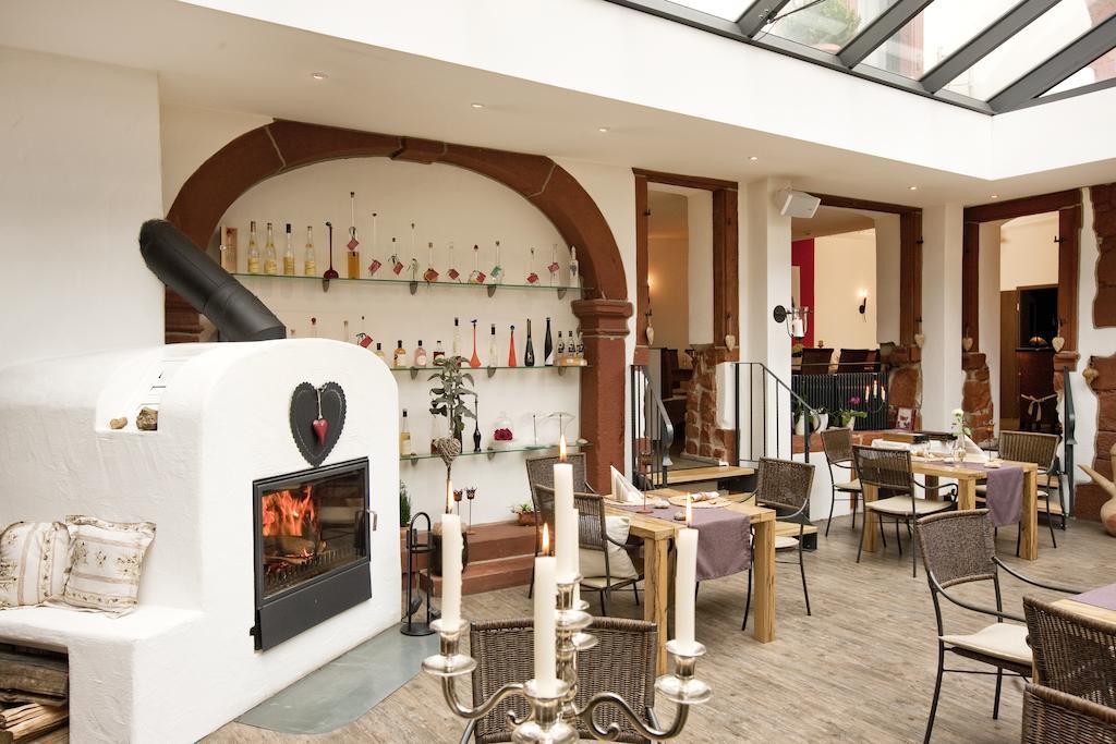 Hotel-Restaurant Pfaelzer Hof Эденкобен Экстерьер фото